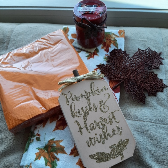 NWT - 🎁 Do you need a gift to give for Fall? Thanksgiving? A birthday? 🎁 - Picture 3 of 9